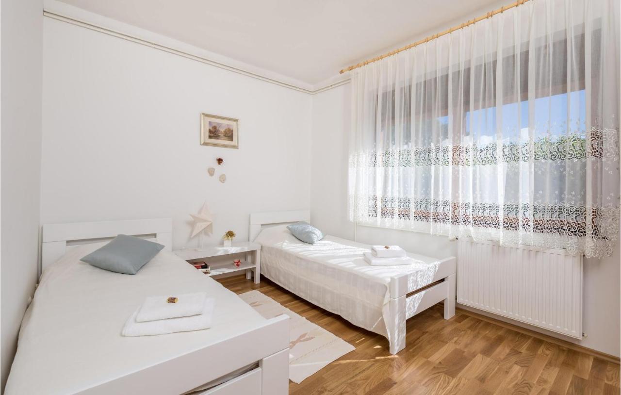 4 Bedroom Nice Apartment In โอปาติยา ภายนอก รูปภาพ
